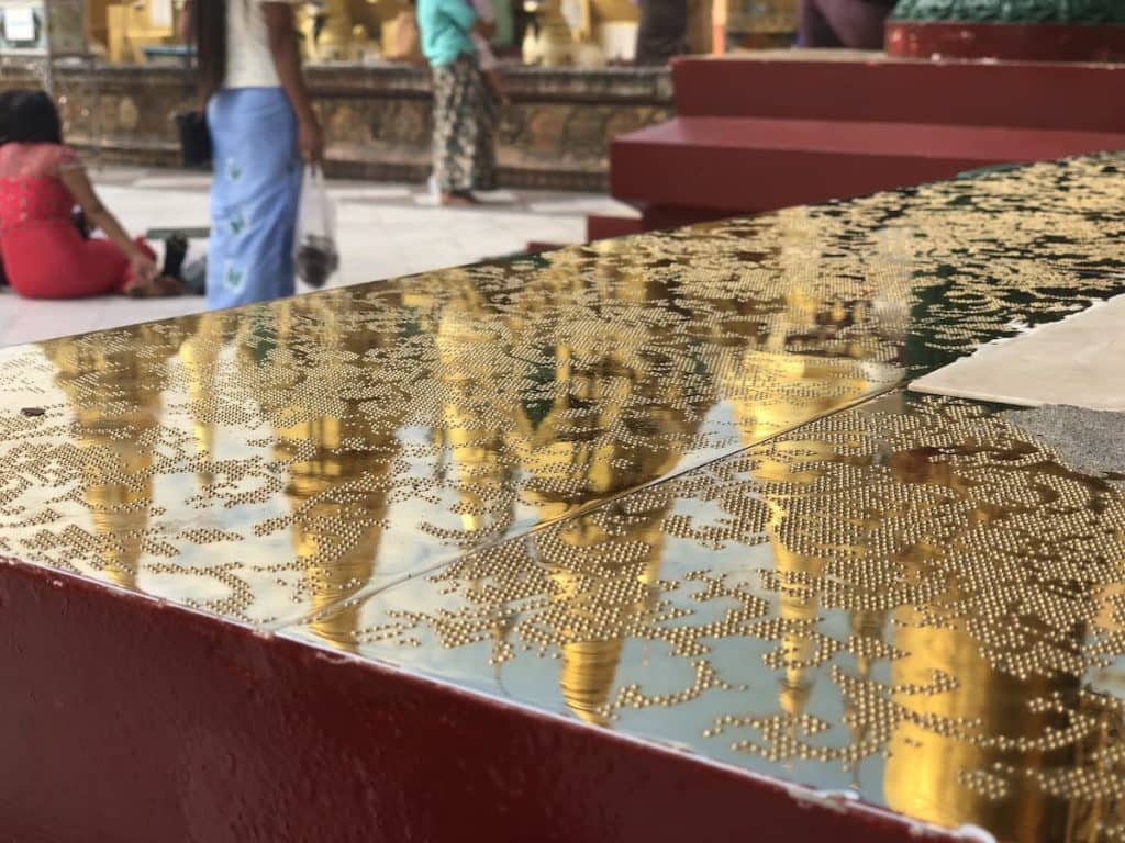 Miroir avec pagode